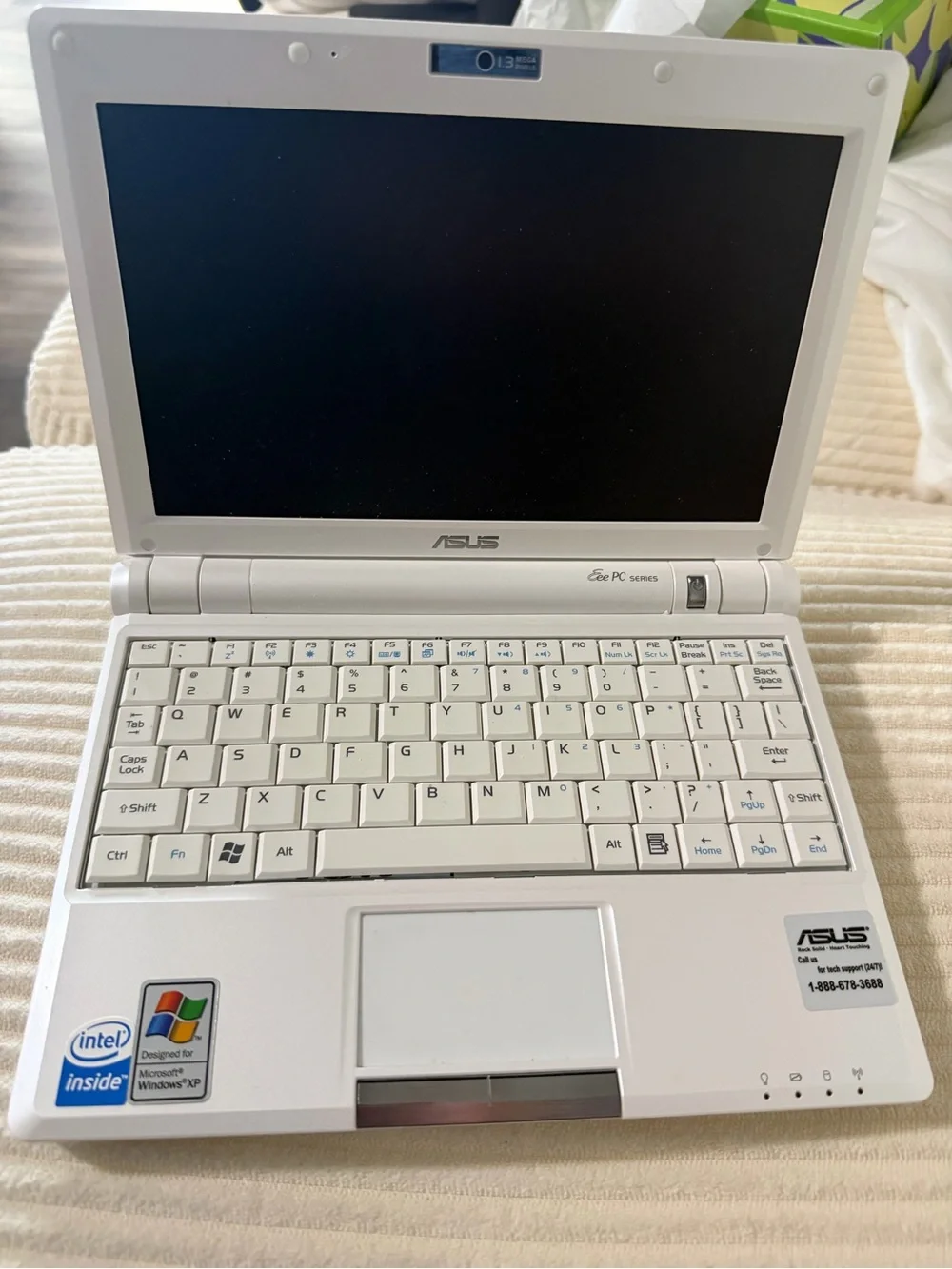 Vintage ASUS Eee PC 900 8.9” 32-Bit Netbook Laptop + Charger